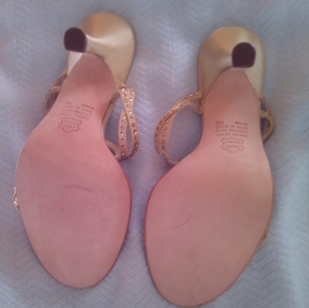 Gold heels - Picture 2 of 4